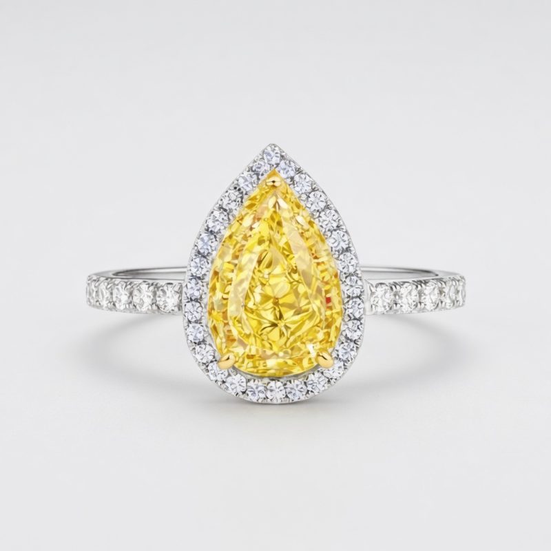 Ring Solitaire Yellow with Small Diamonds